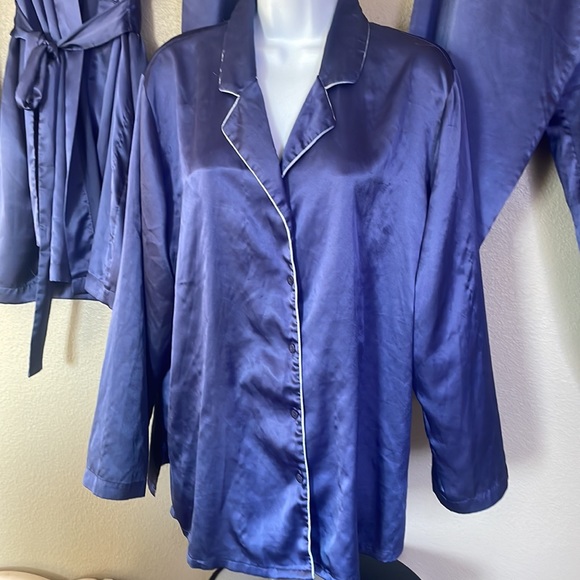 Victoria’s Secret pajamas and robe set machine washable! - Picture 3 of 15